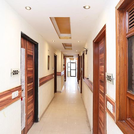 Oyo Flagship Hotel F Five New Delhi Exteriör bild