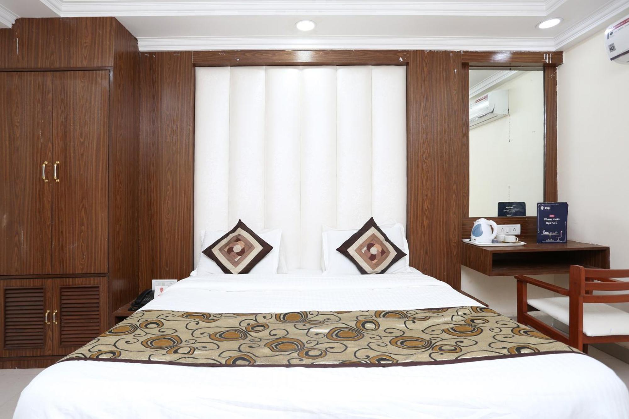 Oyo Flagship Hotel F Five New Delhi Exteriör bild