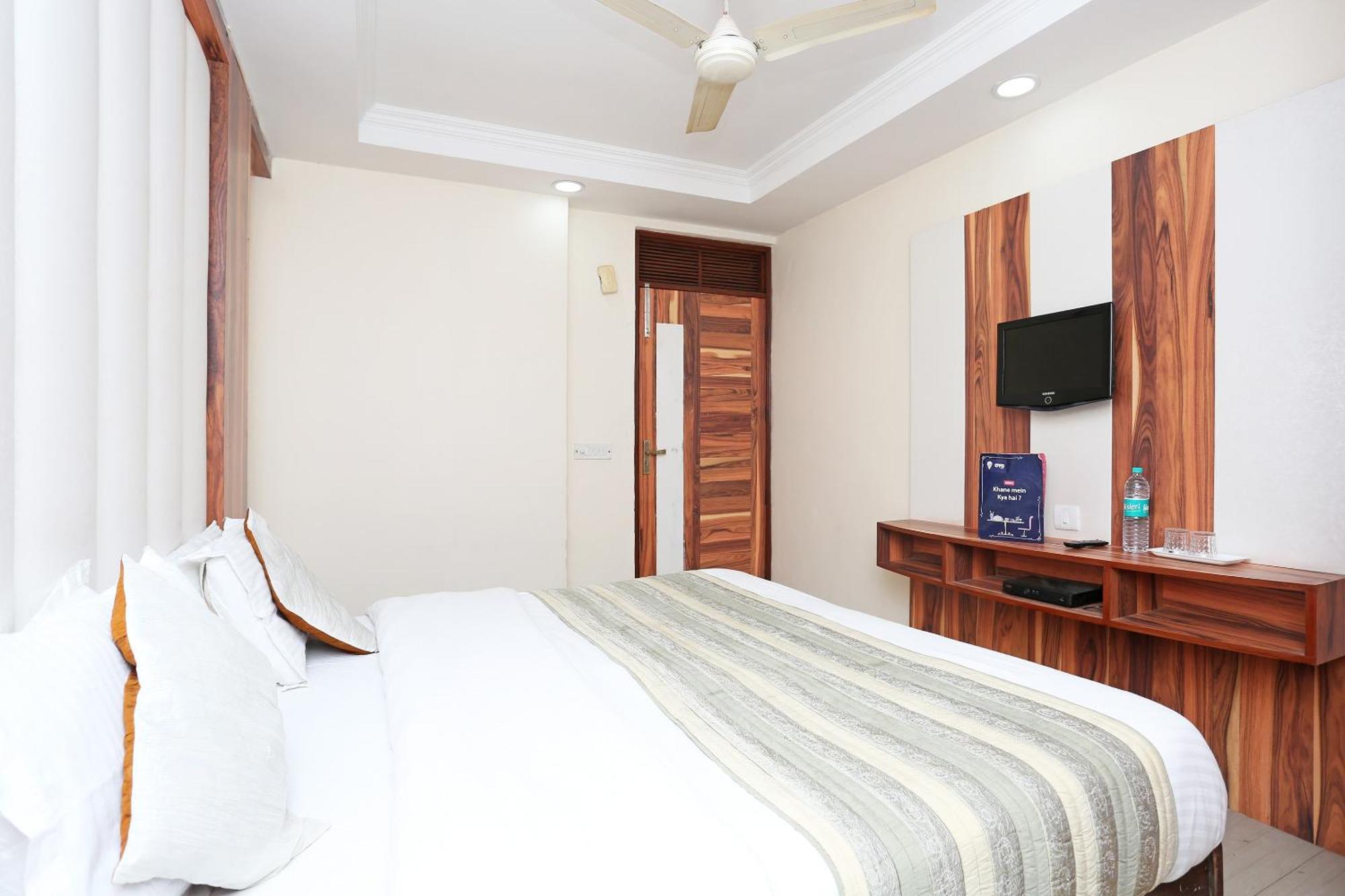 Oyo Flagship Hotel F Five New Delhi Exteriör bild