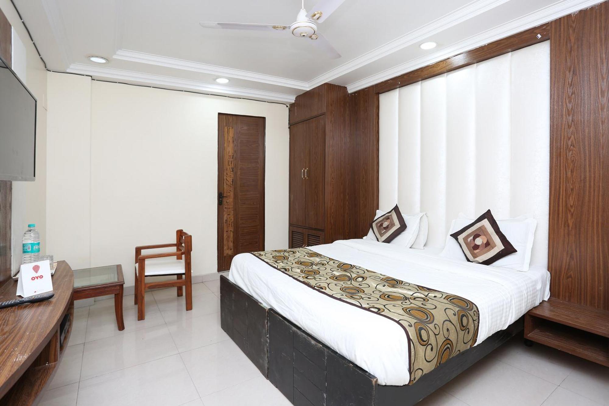 Oyo Flagship Hotel F Five New Delhi Exteriör bild