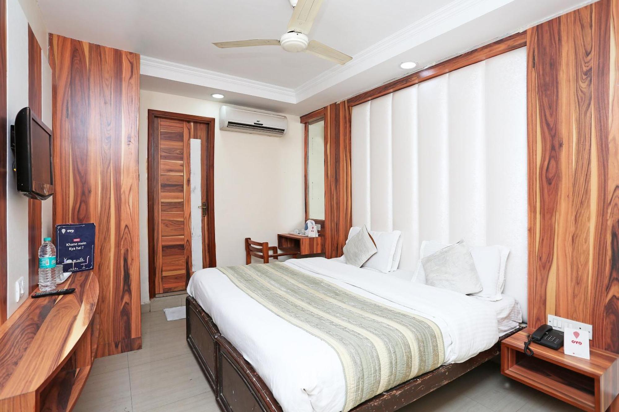 Oyo Flagship Hotel F Five New Delhi Exteriör bild