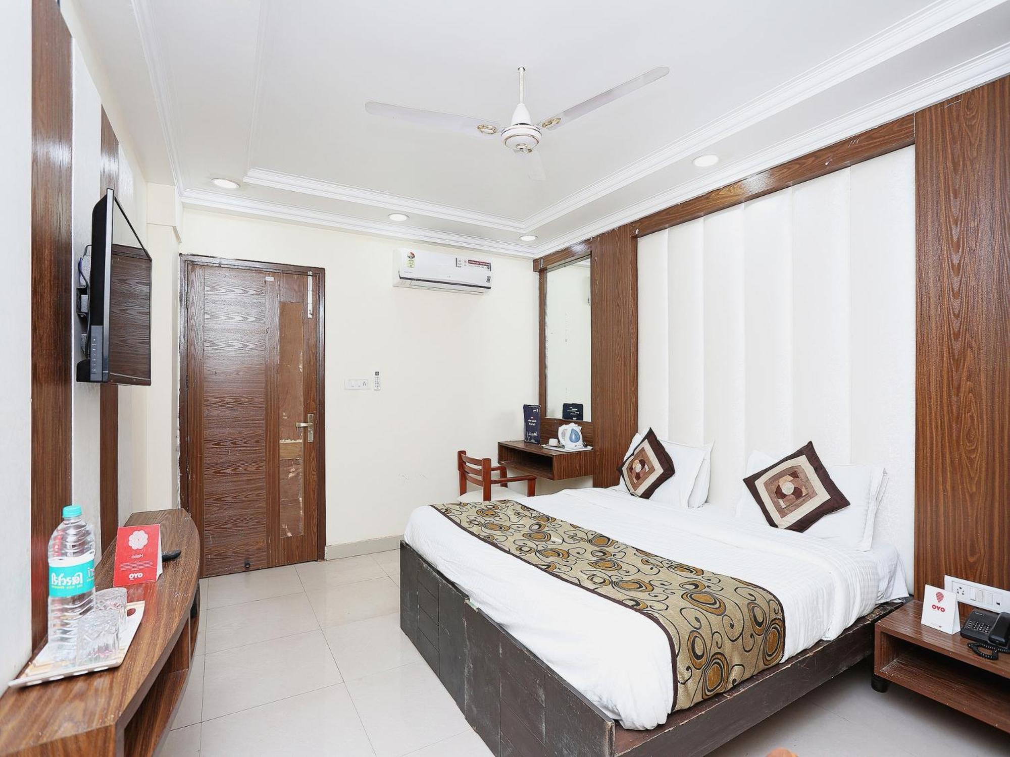 Oyo Flagship Hotel F Five New Delhi Exteriör bild