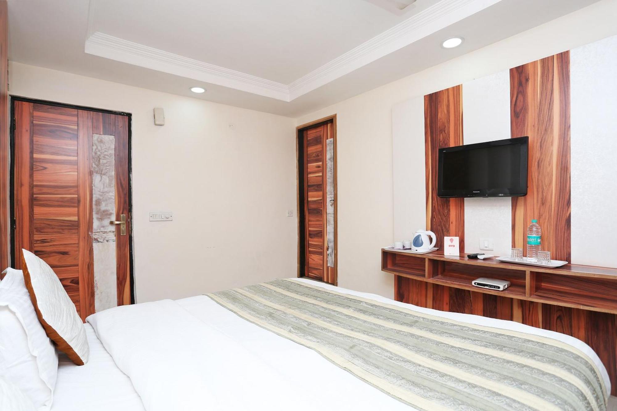 Oyo Flagship Hotel F Five New Delhi Exteriör bild
