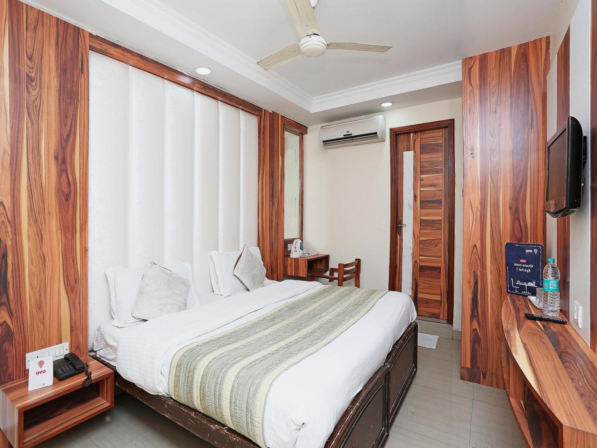 Oyo Flagship Hotel F Five New Delhi Exteriör bild