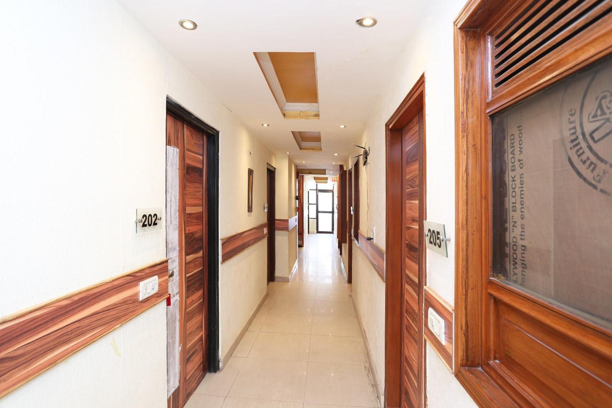 Oyo Flagship Hotel F Five New Delhi Exteriör bild