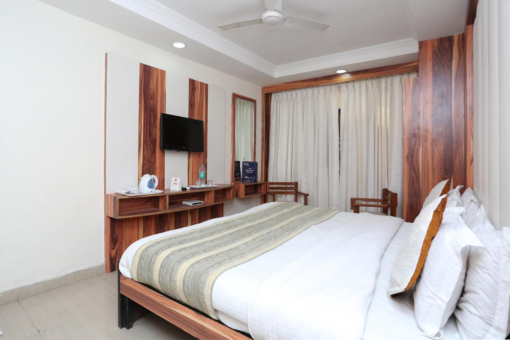 Oyo Flagship Hotel F Five New Delhi Exteriör bild