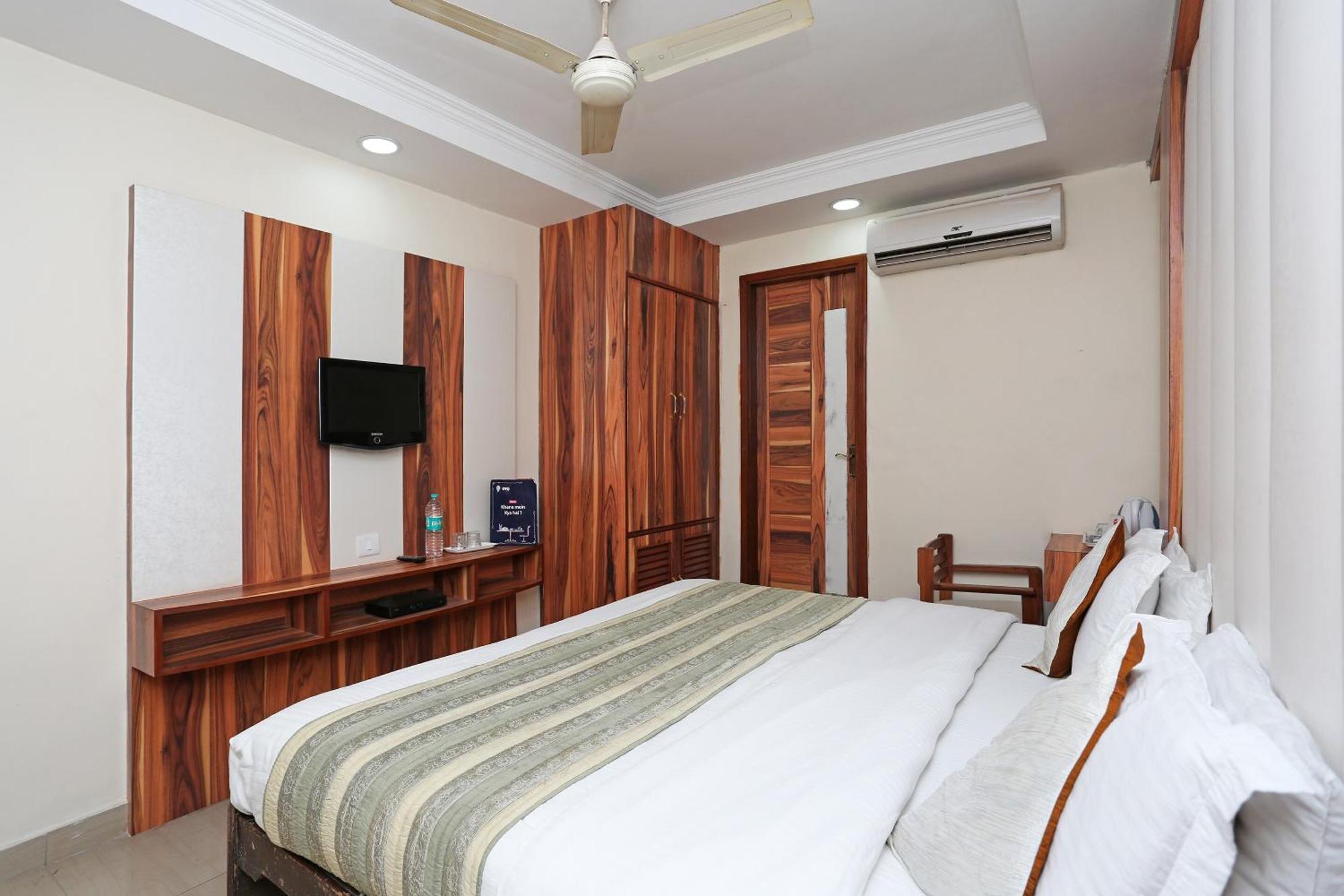 Oyo Flagship Hotel F Five New Delhi Exteriör bild