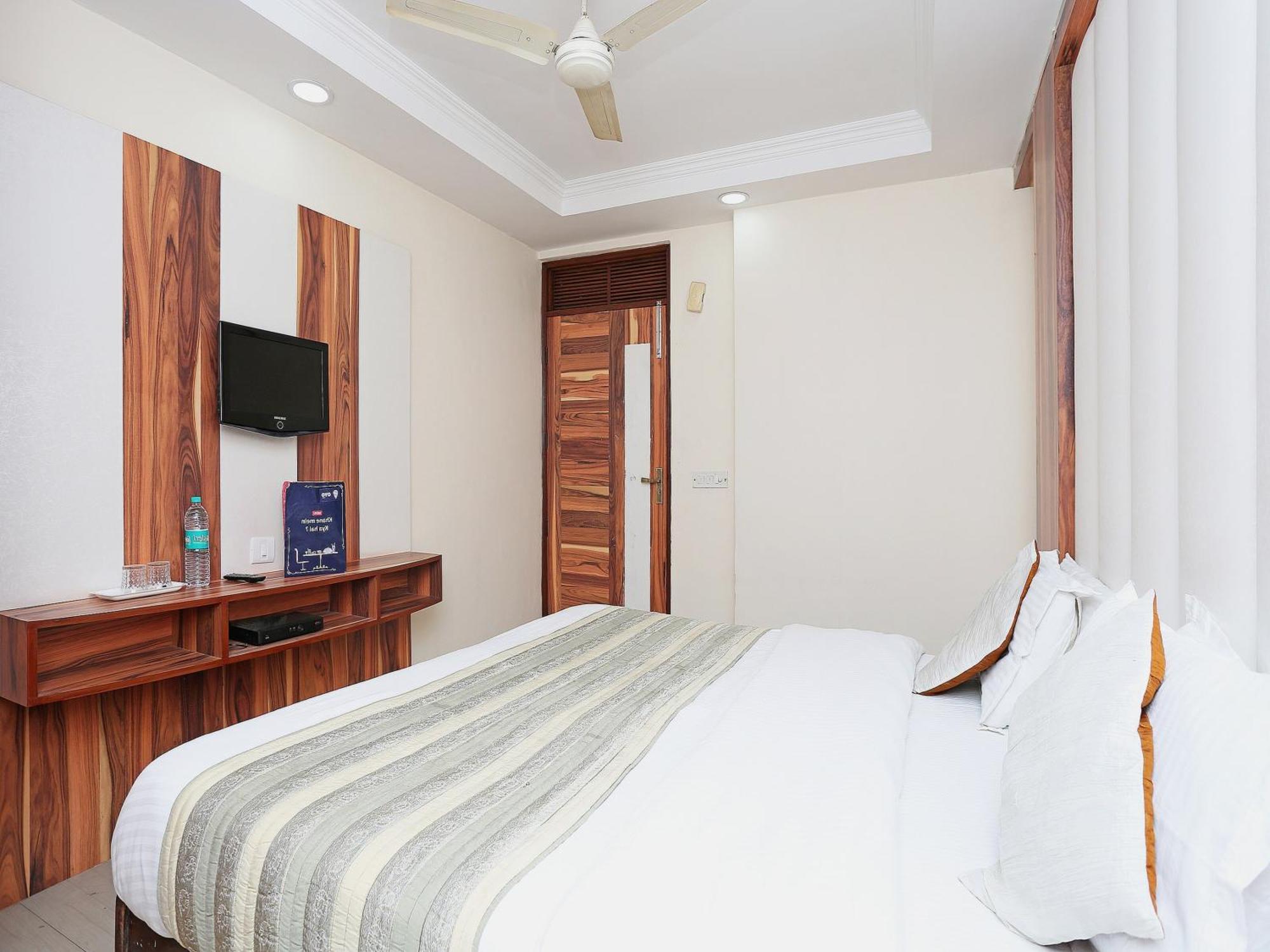Oyo Flagship Hotel F Five New Delhi Exteriör bild
