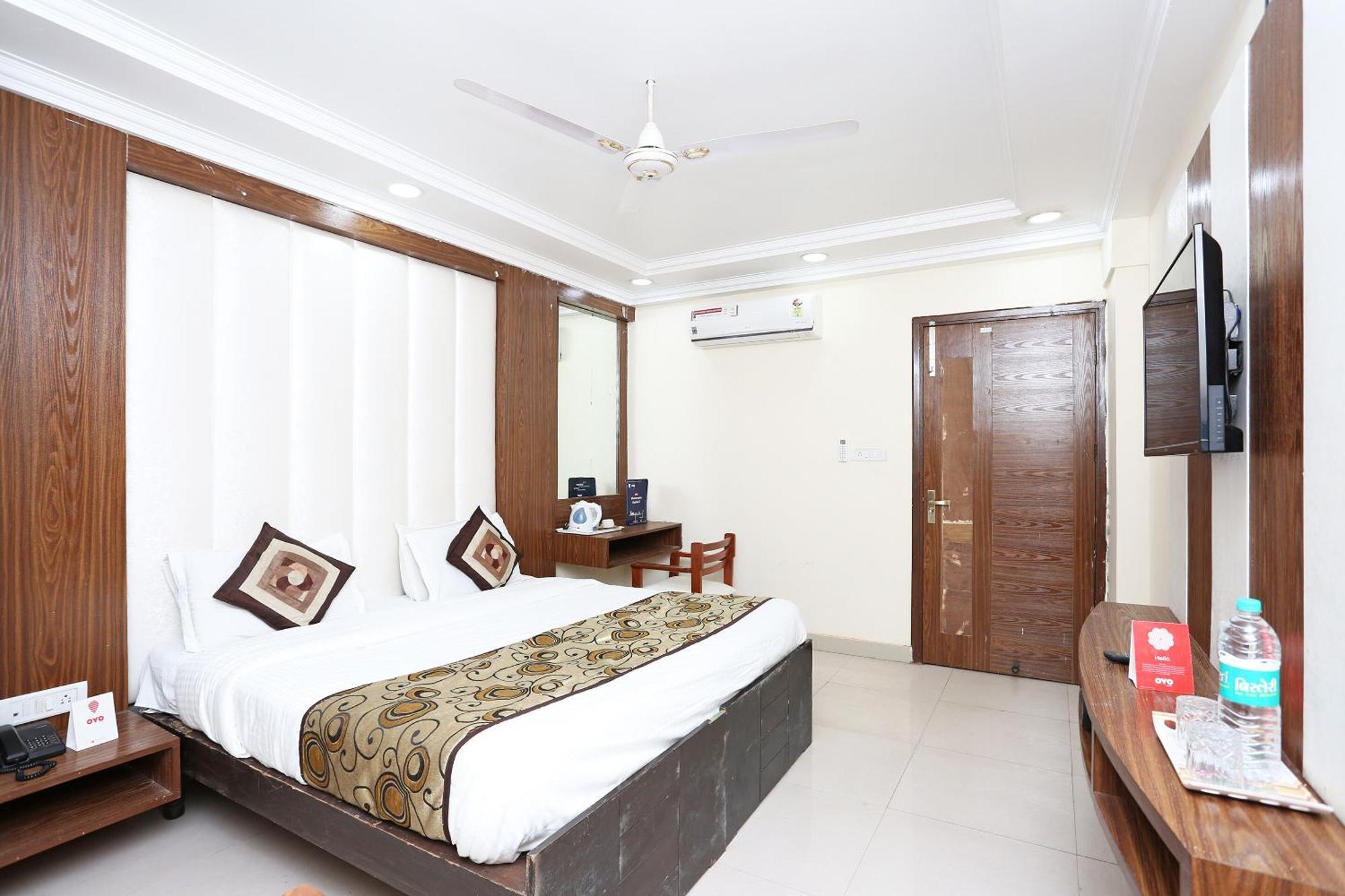 Oyo Flagship Hotel F Five New Delhi Exteriör bild