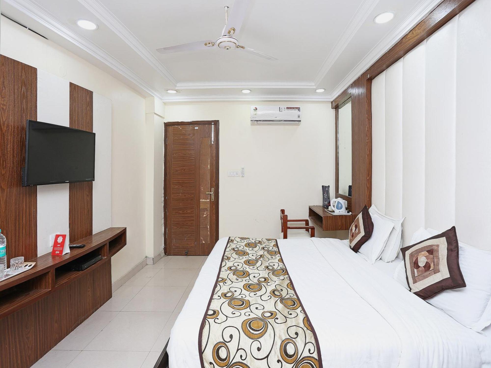 Oyo Flagship Hotel F Five New Delhi Exteriör bild