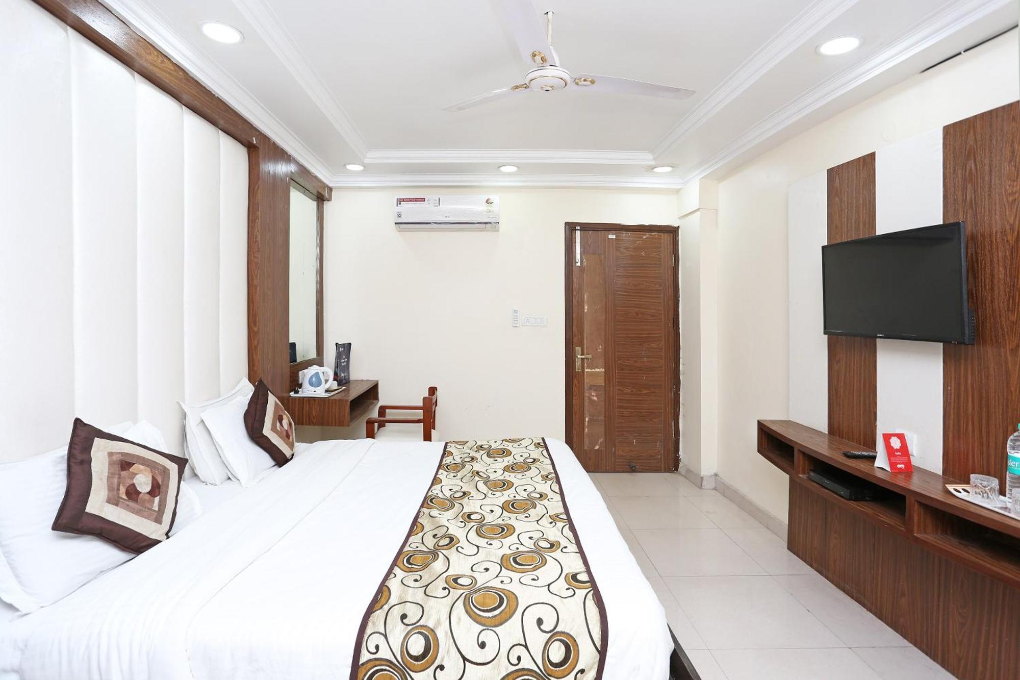 Oyo Flagship Hotel F Five New Delhi Exteriör bild