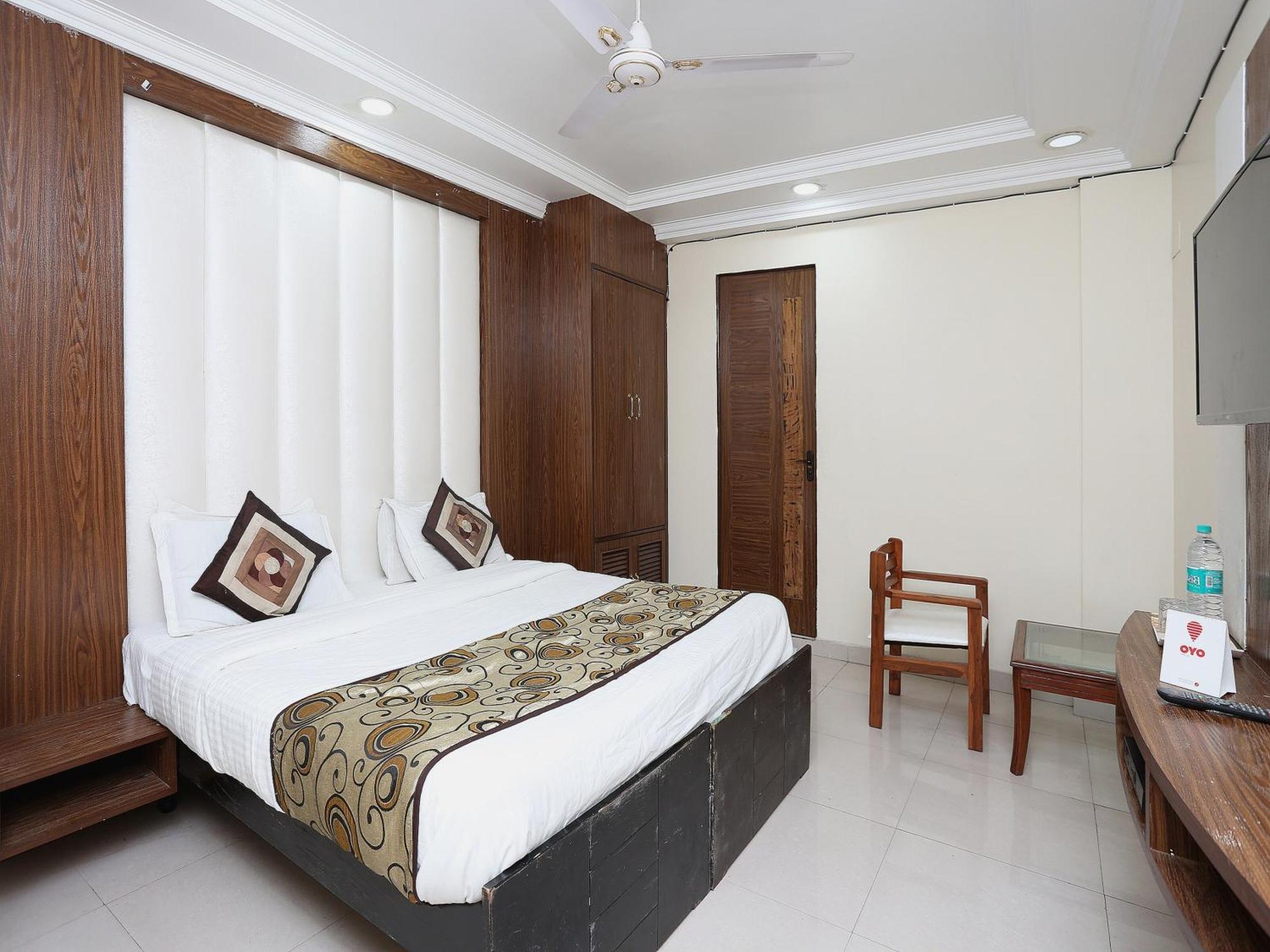 Oyo Flagship Hotel F Five New Delhi Exteriör bild
