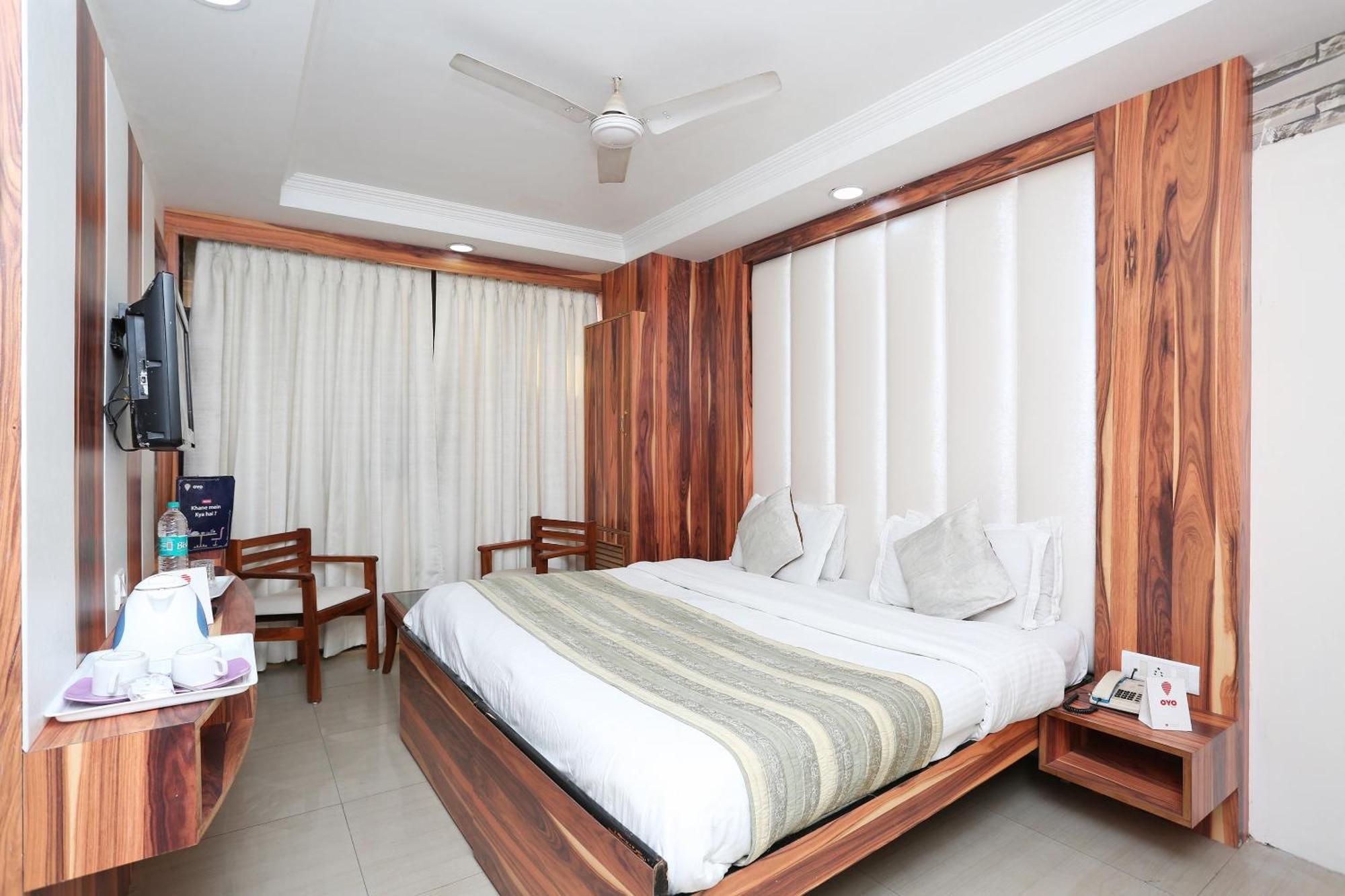 Oyo Flagship Hotel F Five New Delhi Exteriör bild