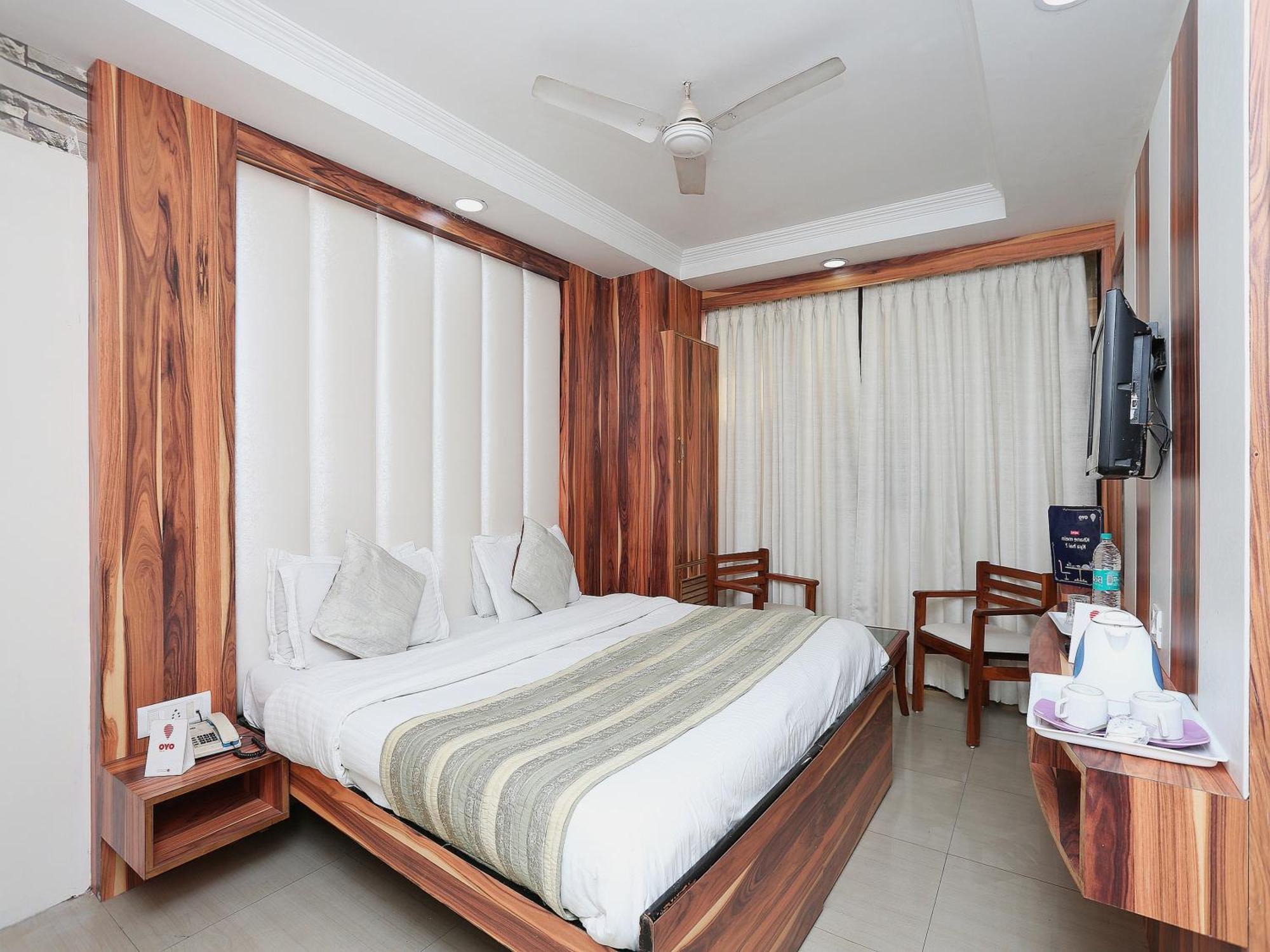 Oyo Flagship Hotel F Five New Delhi Exteriör bild
